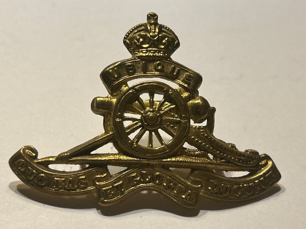 Orig. WO1/ WO2 Britse Baret-embleemRoyal Artillery (Messing), Verzenden, Landmacht, Engeland, Embleem of Badge