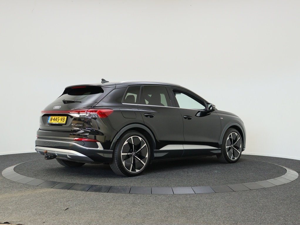 Audi Q4 e-tron 40 Launch ed. 77 kWh | Panoramadak | Trekhaak, 12 maanden, 0 cilinders, Gebruikt, Zwart