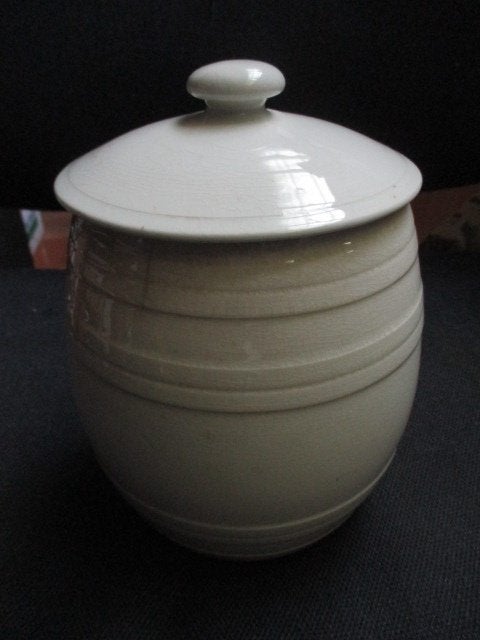 Dekselpot petrus regout, wit , tonmodel hoog 21 cm, Antiek en Kunst, Antiek | Keramiek en Aardewerk, Ophalen of Verzenden