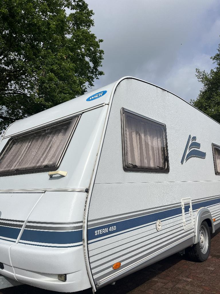 Zeer mooie Wilk Stern 450 met BREDE BEDDEN, Caravans en Kamperen, Caravans, Bedrijf, Treinzit, Tot en met 4, 1000 - 1250 kg