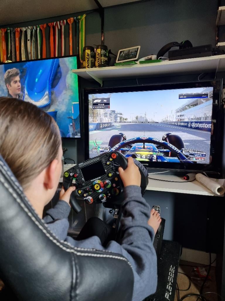 playseat met Ferrari SF1000 stuur, Spelcomputers en Games, Spelcomputers | Xbox | Accessoires, Ophalen, Zo goed als nieuw, Stuurtje of Sportattribuut