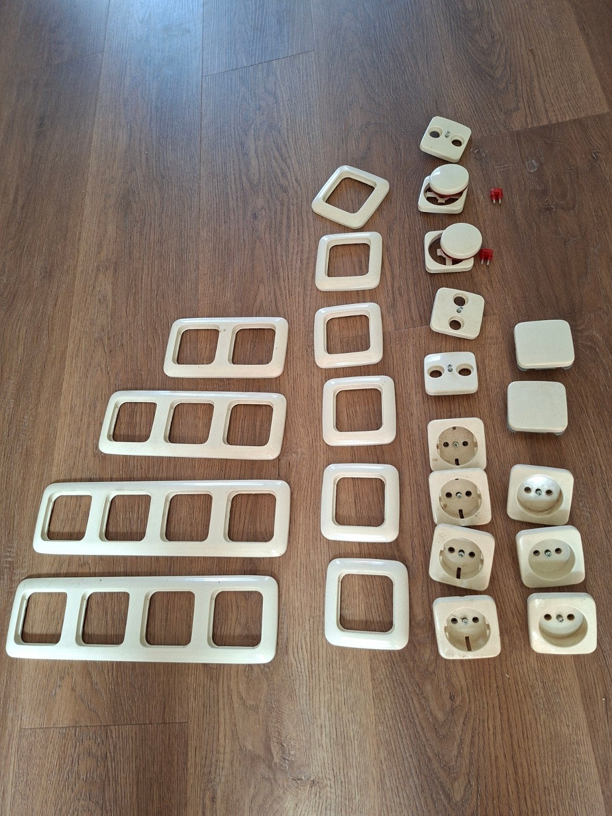 Diverse set van stopcontacten, afdekramen en dimmers, Ophalen of Verzenden