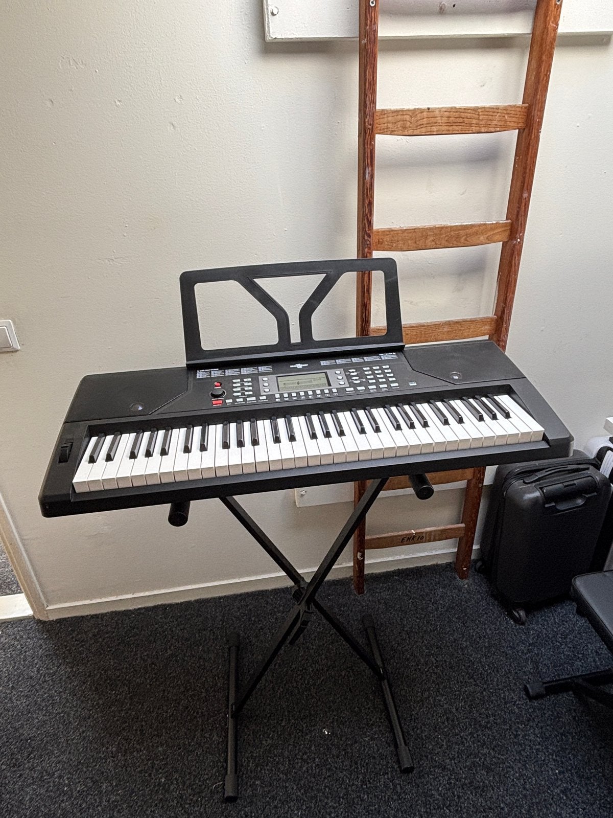 Elektronisch keyboard met standaard, Muziek en Instrumenten, Keyboards, 61 toetsen, Zo goed als nieuw, Aanslaggevoelig, Ophalen