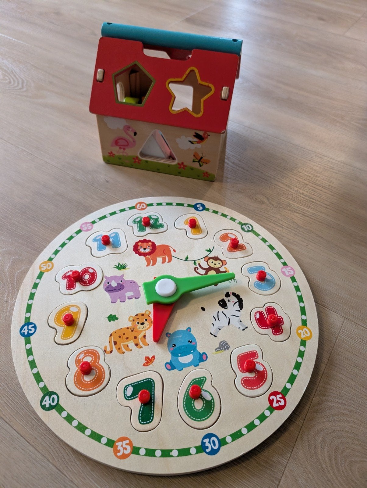 Houten vormenstoof en klok met dieren, Ophalen, Gebruikt, Bouwen