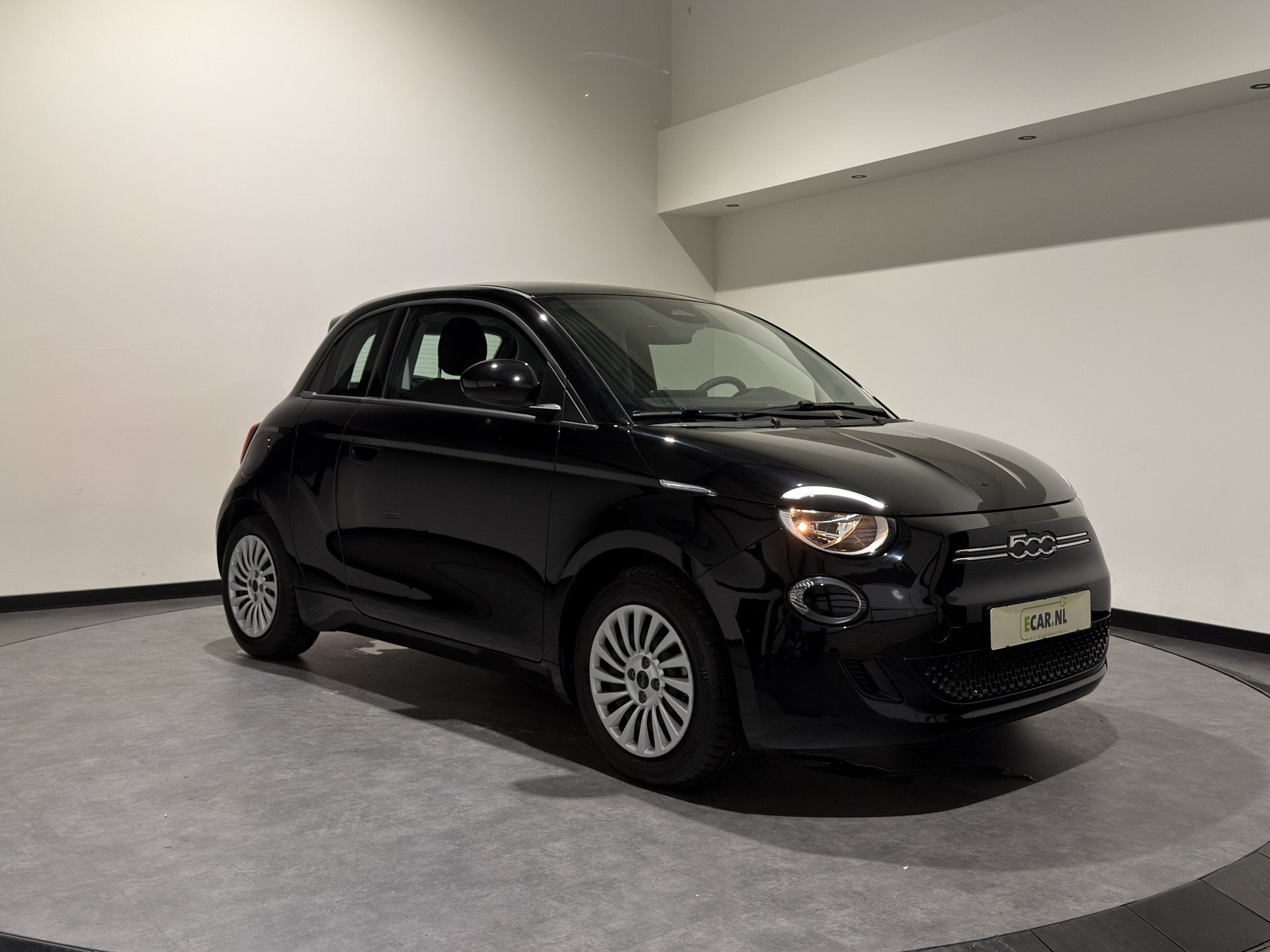 Fiat 500 3+1 42 kWh | SOH 96,2% | Apple CarPlay - Android Au, Auto's, Gebruikt, Met garantie (alle), 4 stoelen, Zwart