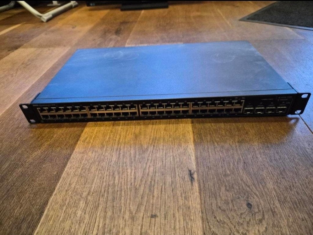 Dell PowerConnect 2848 Gigabit Ethernet Switch P249M Rev: A, Computers en Software, Netwerk switches, Zo goed als nieuw, Ophalen of Verzenden