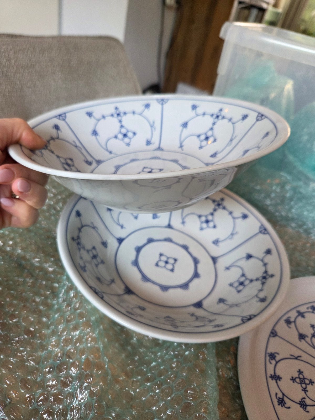 Twee diepe serveerschalen van origineel Blauw Saks, Ophalen