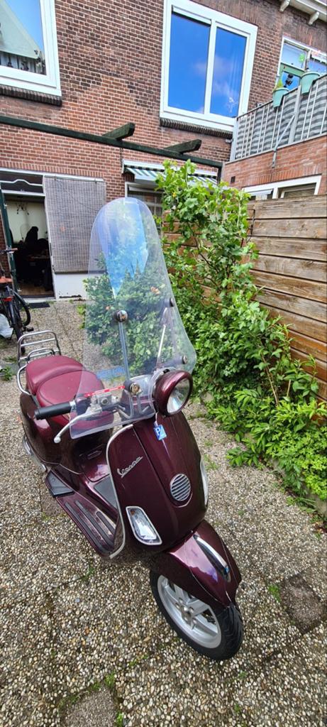 2011 Vespa LXV 50 4T – Bordeauxrood – Origineel – Start & go, Fietsen en Brommers, Scooters | Vespa, Ophalen, Gebruikt, Vespa LXV