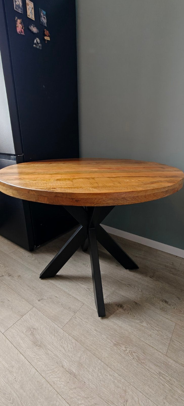Ronde eettafel met zwart metalen onderstel, Huis en Inrichting, Tafels | Eettafels, Gebruikt, Rond, Industrieel, Modern, Vier personen