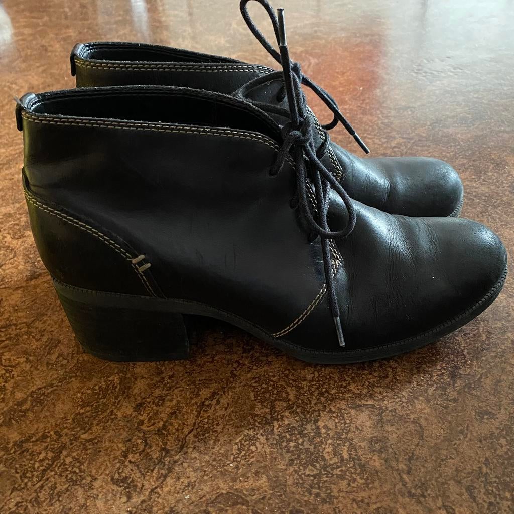 ZWARTE CLARKS ENKELLAARSJES VETER HAK 41, Zwart, Lage of Enkellaarzen, Ophalen of Verzenden, Gedragen