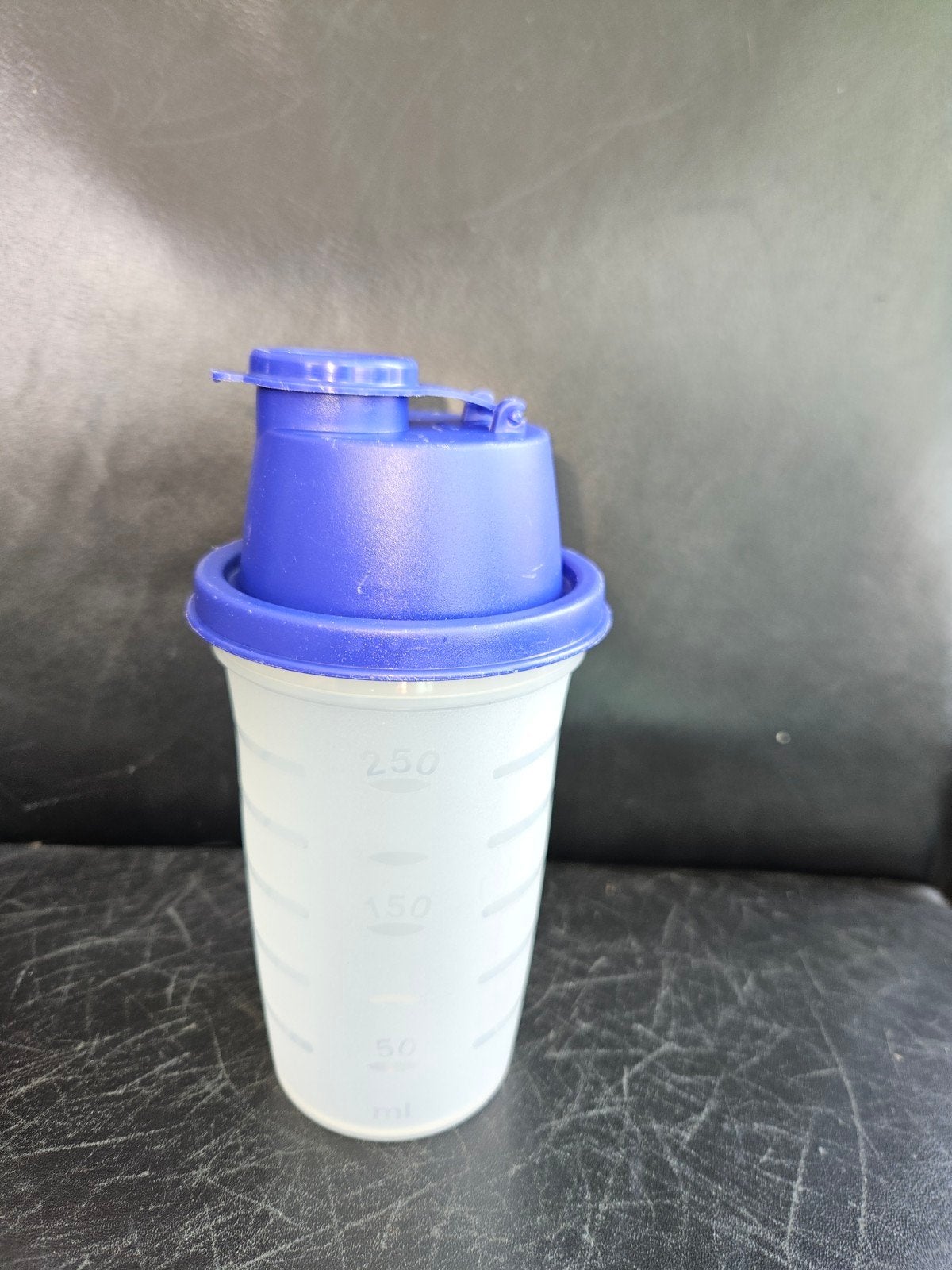Tupperware Quick Shaker 350ml, Met deksel, Blauw, Ophalen of Verzenden, Zo goed als nieuw
