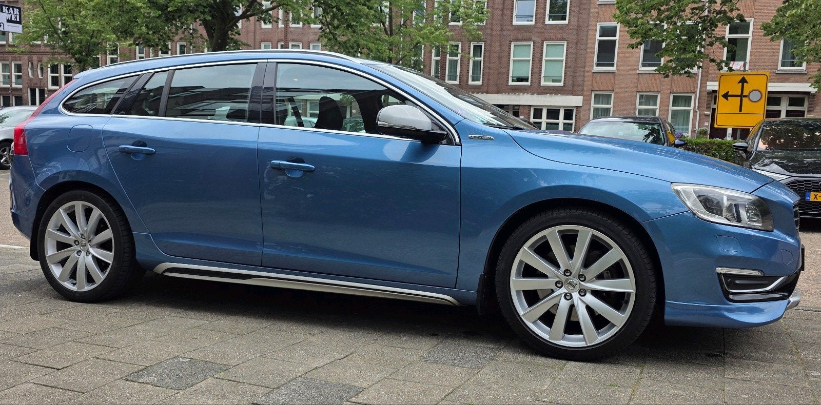 Volvo V60 D6 286pk Plug-in Hybrid Summun 2013 Blauw, Auto's, 1800 kg, Blauw, Grijs, Particulier