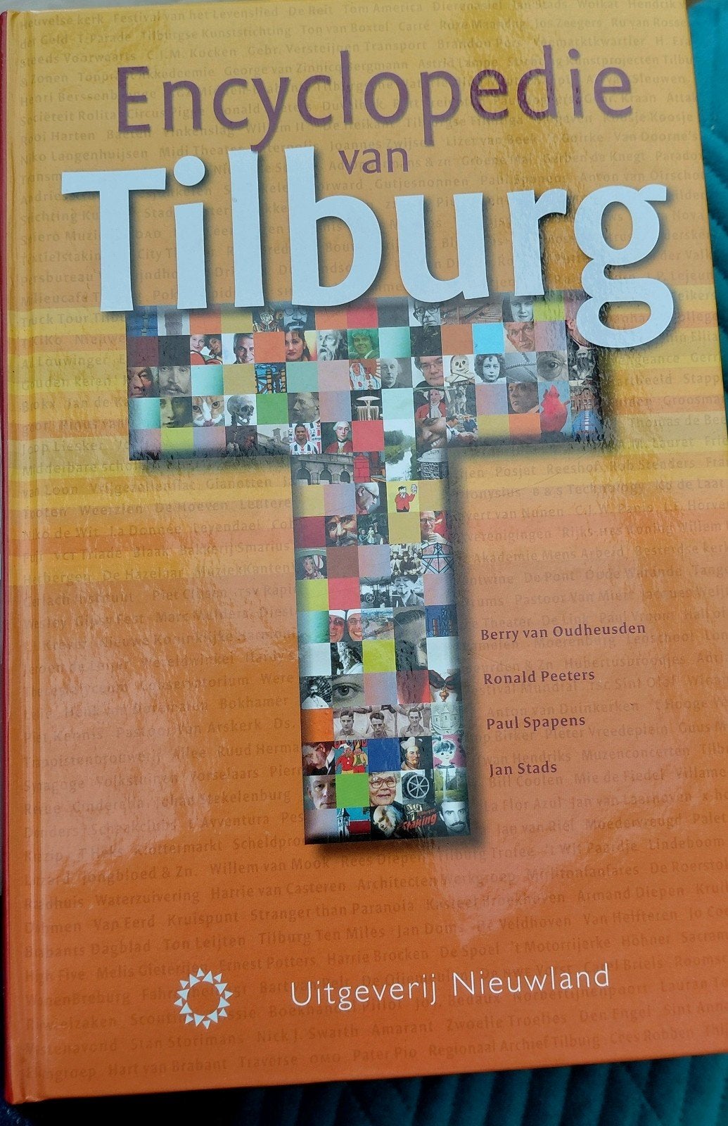 Encyclopedie van Tilburg, Ophalen of Verzenden, Zo goed als nieuw, Berry van Oudheusden, Ronald Peeters, Paul Spapens, Jan Stads