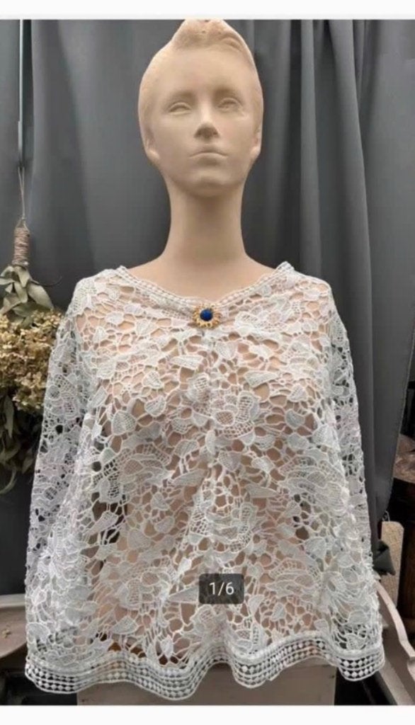 Zomerhit Kant gehaakt blouse tuniek vorm gratis broche wit, Wit, Maat 42/44 (L), Ophalen of Verzenden, Zo goed als nieuw