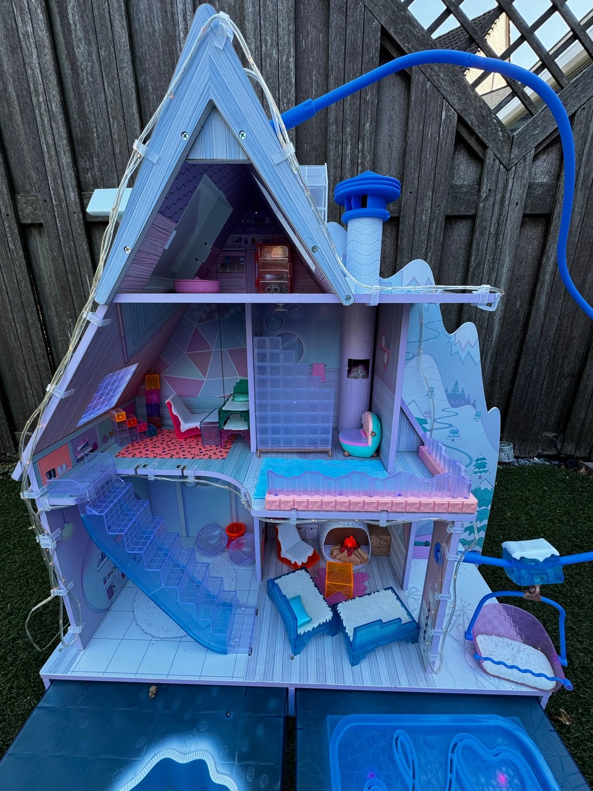 Zo goed als nieuw LOL Surprise Winter Disco Chalet, Ophalen, Zo goed als nieuw, Poppenhuis