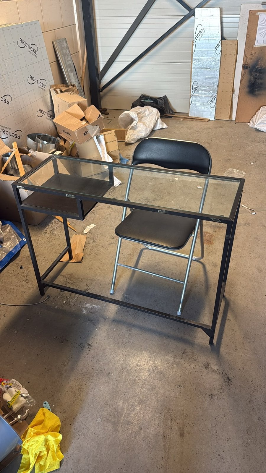 ikea bureau, 1 kruk, Ophalen, Zo goed als nieuw, 60 tot 90 cm