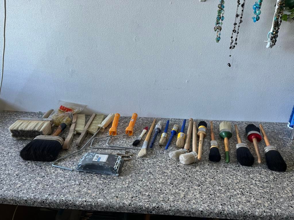 Pakket nieuwe kwasten en gebruikt schildersmateriaal, Ophalen of Verzenden, Zo goed als nieuw, Kwast