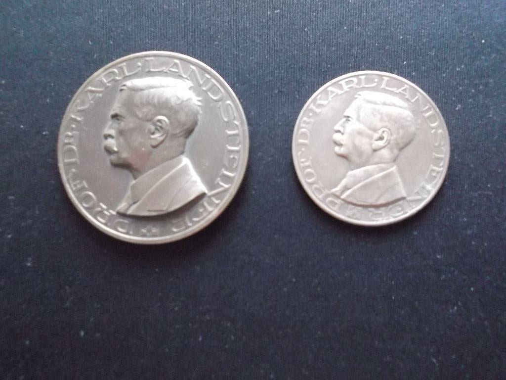 Penningen Nederlandsche Roode Kruis. 1939. Brons. 2x., Postzegels en Munten, Penningen en Medailles, Verzenden, Brons, Nederland