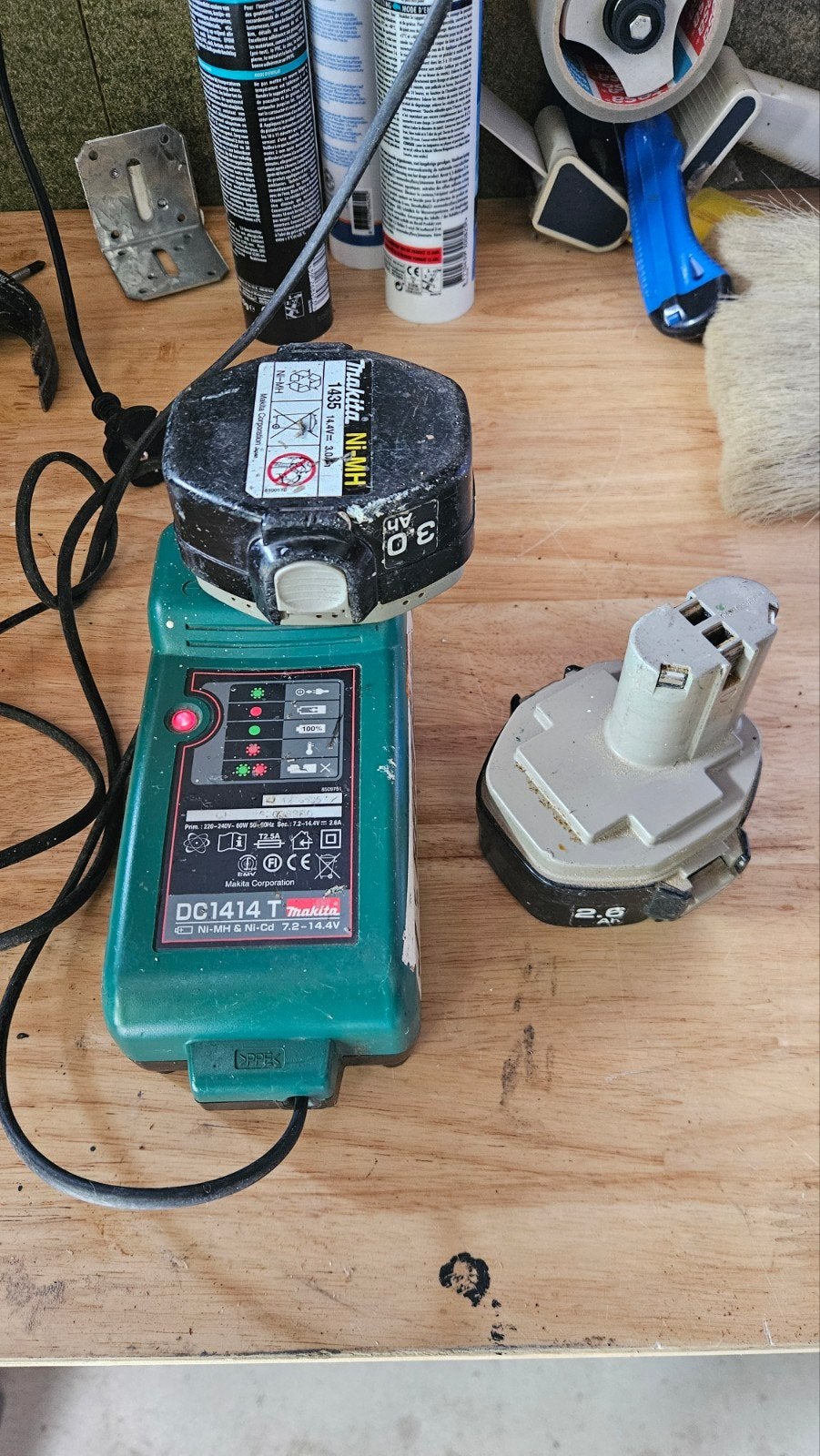 Makita DC1414T Oplader met 2 Accu's (Ni-MH & Ni-Cd), Ophalen of Verzenden, Gebruikt, Overige typen