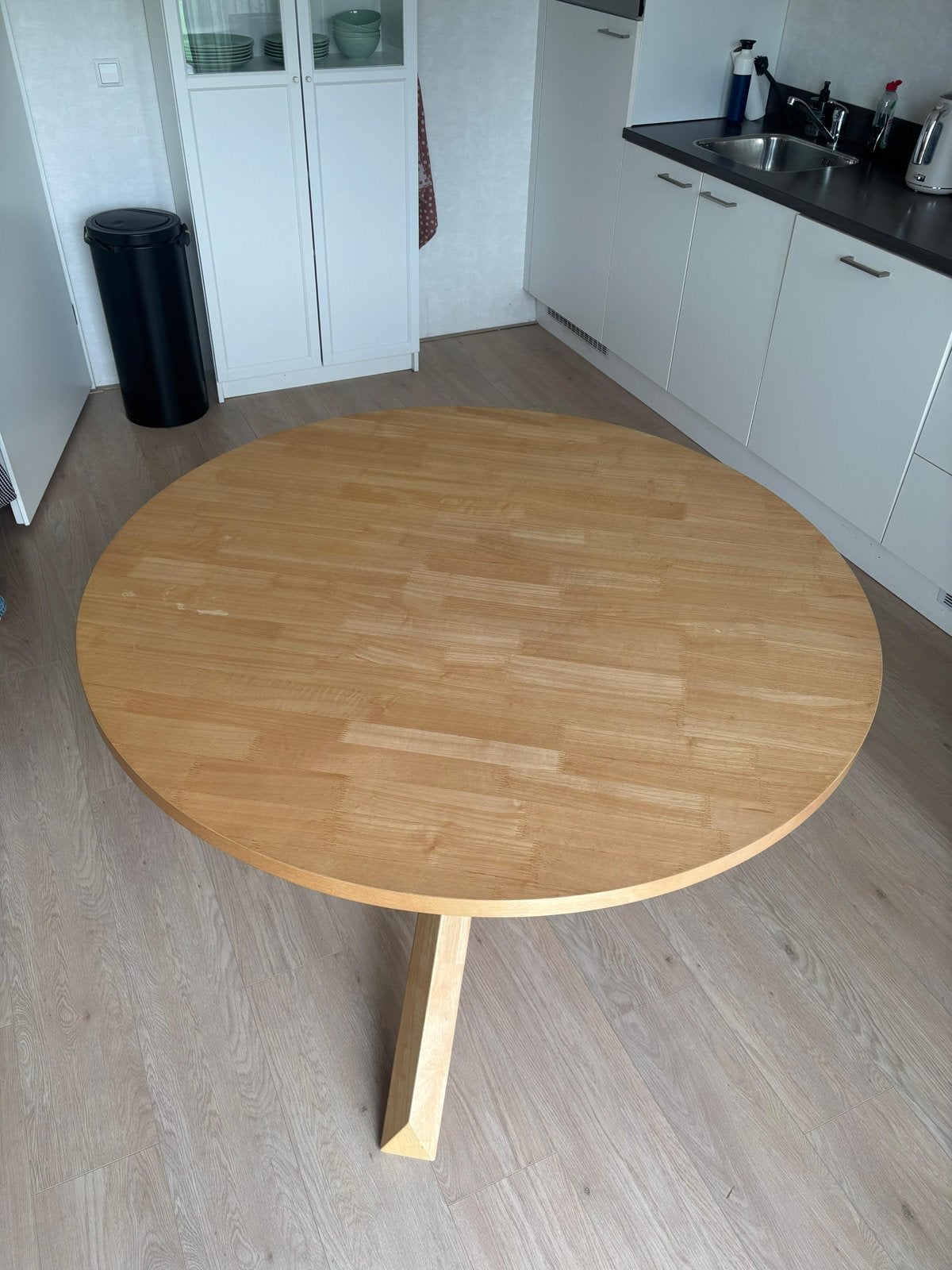 Ronde eettafel van licht hout met kruispoot, Ophalen, Gebruikt, 100 tot 150 cm, Rond