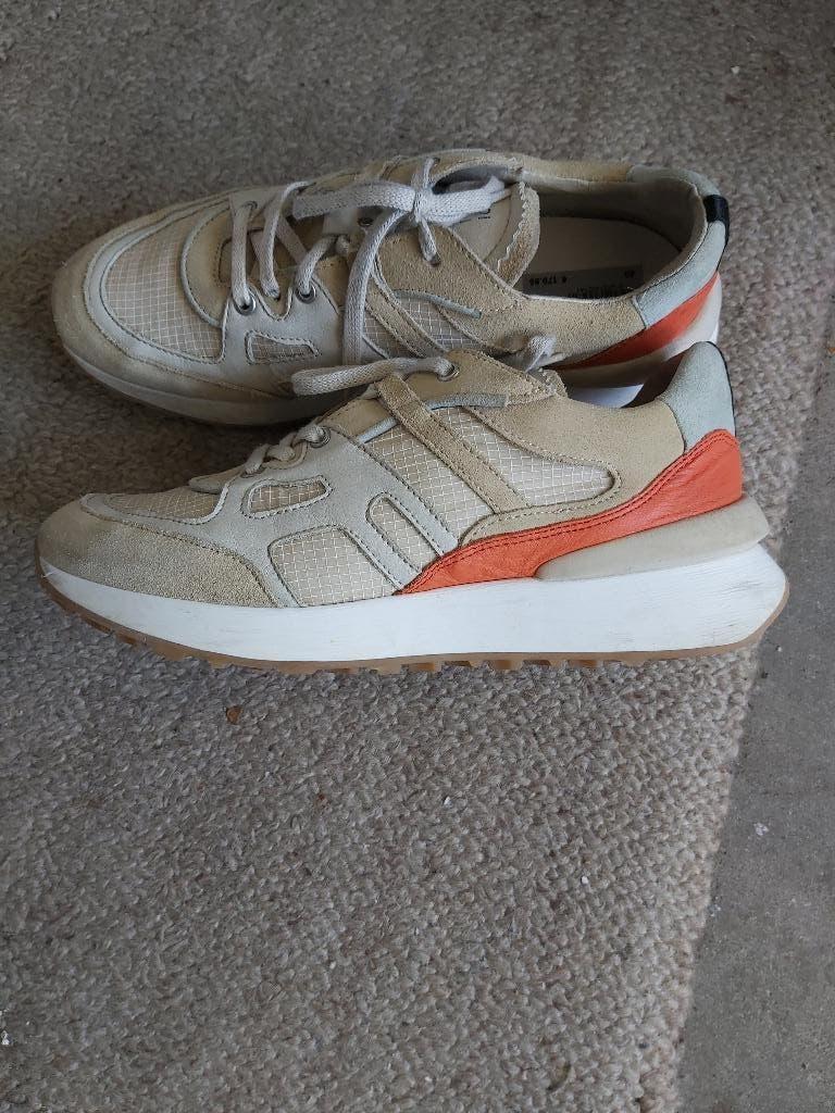 Sneaker Piedi Nudi beige zand mt 40 zgan, Kleding | Dames, Schoenen, Beige, Ophalen of Verzenden, Sneakers of Gympen, Zo goed als nieuw