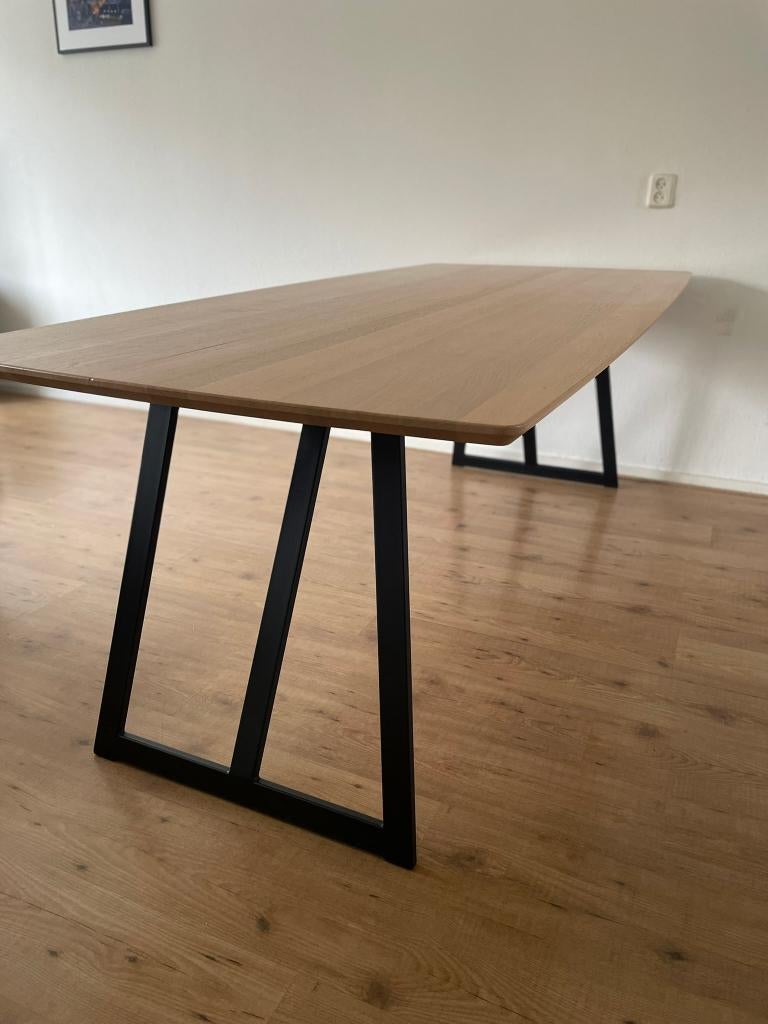Mobitec eettafel met stalen frame en afgeronde hoeken, Huis en Inrichting, Tafels | Eettafels, Ophalen, 200 cm of meer, Scandinavisch
