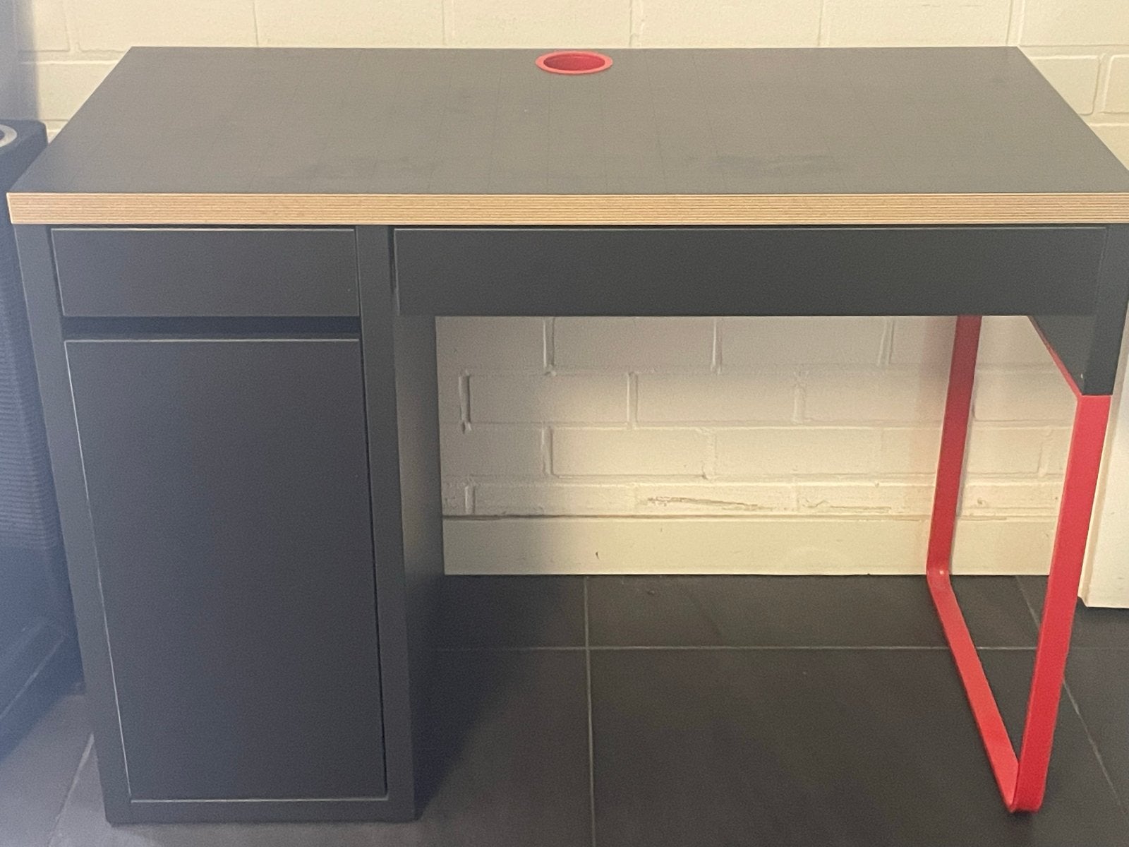 IKEA bureau zgan - modern en functioneel, Zwart, Met lades, Spaanplaat of MDF, Ophalen of Verzenden