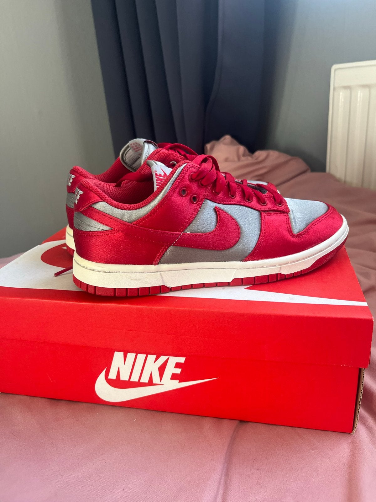 Nike Dunk Low Rood/Grijs Unisex - Maat 38, Kleding | Dames, Ophalen of Verzenden, Gedragen, Rood, Sneakers of Gympen