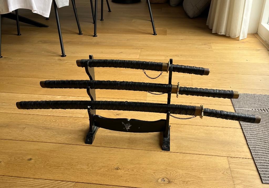 set collectie samurai zwaarden katana met standaard, Verzamelen, Militaria | Algemeen, Ophalen of Verzenden, Overige soorten, Overige gebieden