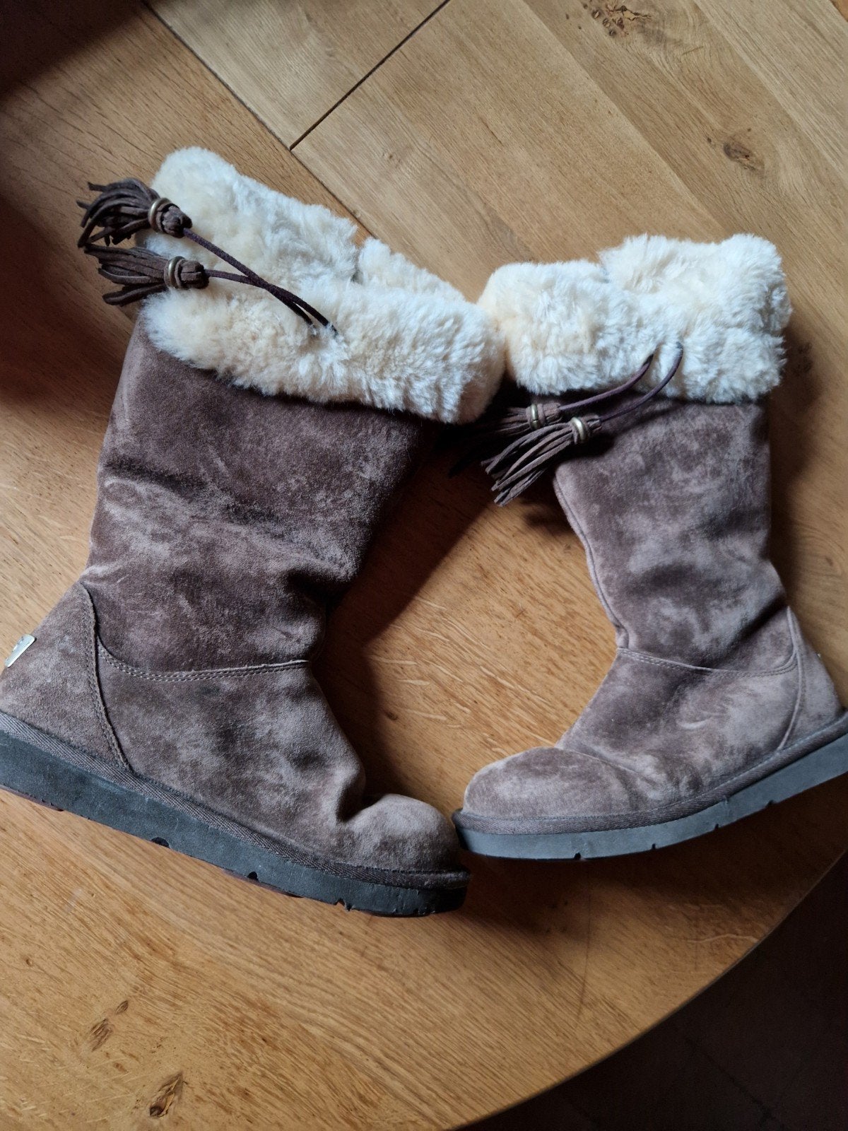 IN NIEUW STAAT UGG'S LAARZEN MAAT 38, Kleding | Dames, Hoge laarzen, UGG, Bruin, Ophalen of Verzenden