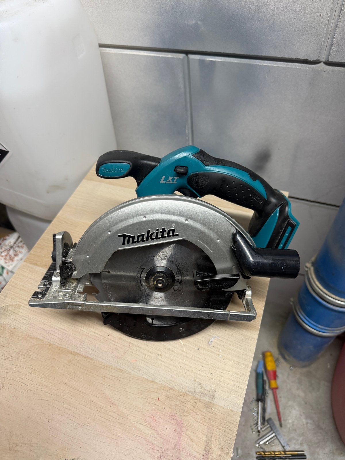 Makita DSS611 Circkelzaag 18V (Body), Ophalen of Verzenden, Zo goed als nieuw, Minder dan 600 watt, 30 tot 70 mm