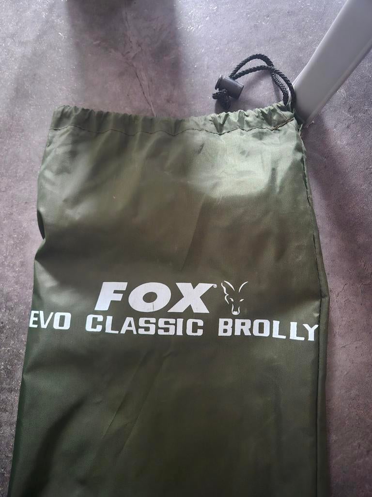 Fox Evo Classic Brolly + Evolution Overwrap - Nieuwstaat, Watersport en Boten, Ophalen of Verzenden, Zo goed als nieuw, Overige typen