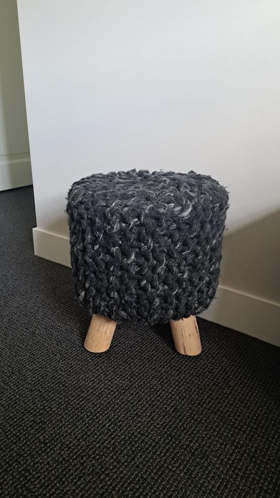 Krukje - grijs gemeleerd (geweven stof) op houten pootjes, Ophalen, Zo goed als nieuw, Hout