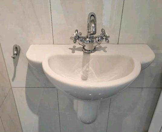 Fonteintje met kraan toilet wastafel compleet, Ophalen of Verzenden, Zo goed als nieuw, Steen, Toilet