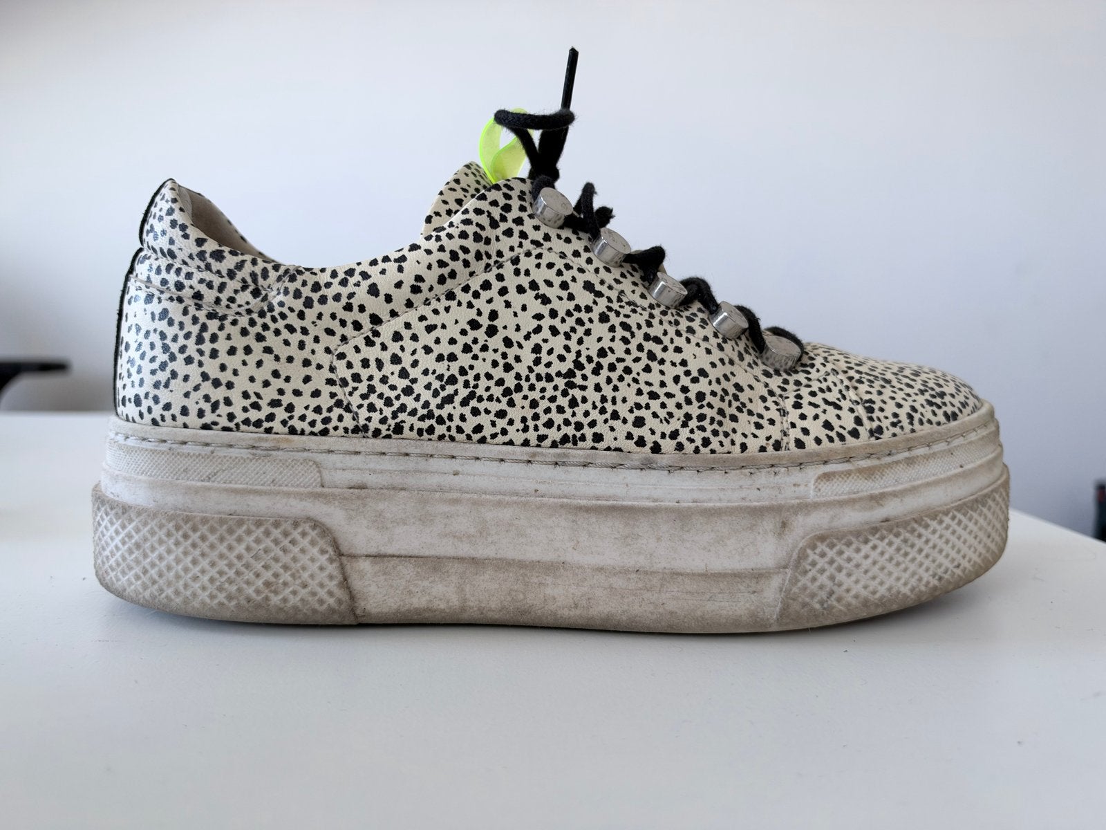 Red-Rag leren sneakers maat 37 met uitneembaar voetbed, Kleding | Dames, Ophalen of Verzenden, Gedragen, Overige kleuren, Sneakers of Gympen