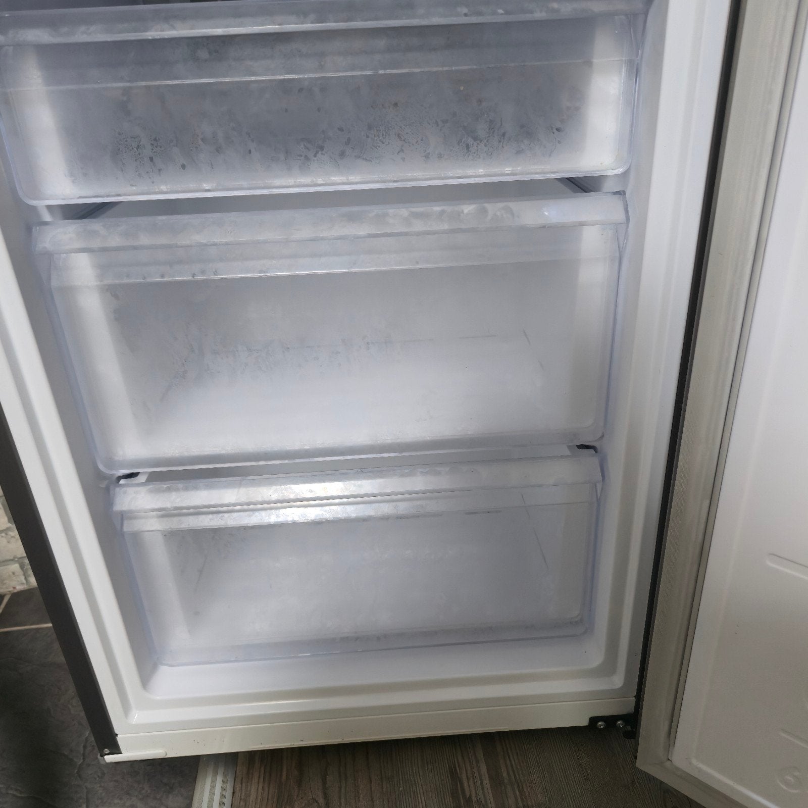 Foto 5 van Samsung RB34T600DSA Hoogte: 185,3 cm
Breedte: 59,5 cm
Diepte