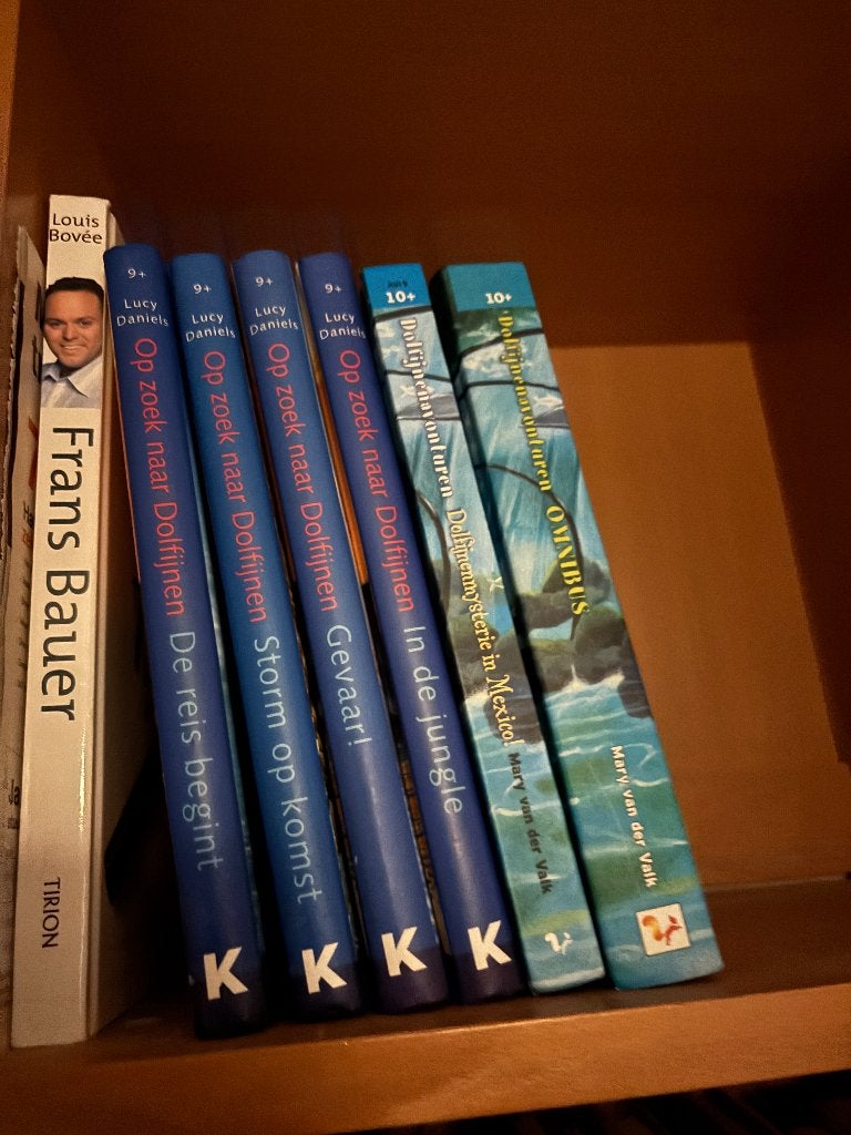 Op zoek naar dolfijnen: reis, gevaar, storm, jungle DOLFIJN, Boeken, Ophalen, Zo goed als nieuw, Lucy Daniels