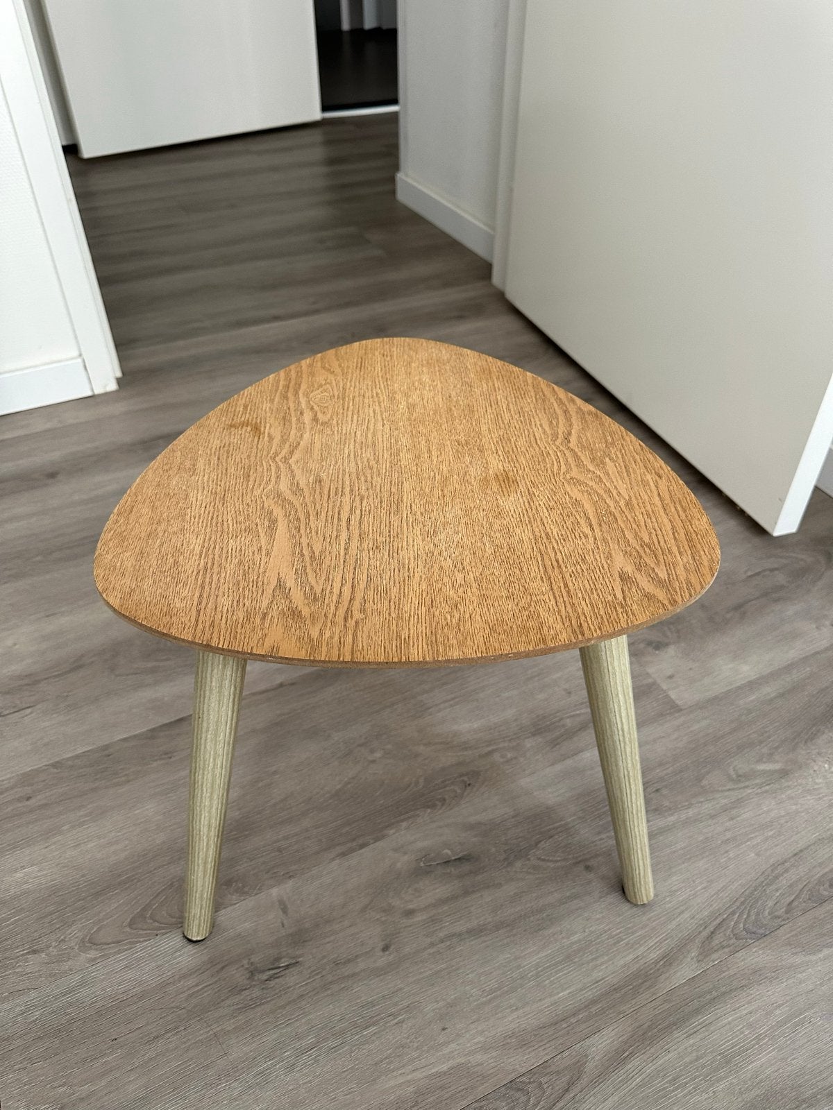 Side table with a wooden top and legs, Ophalen, Minder dan 45 cm, Minder dan 55 cm, Zo goed als nieuw
