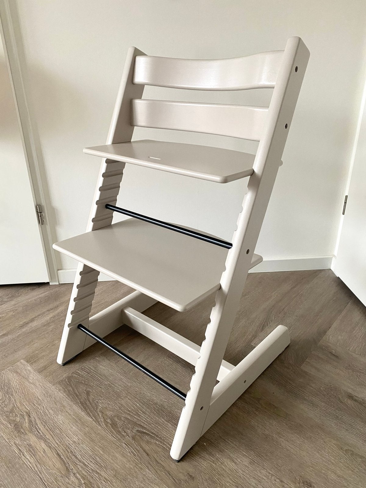refurbished Moderne beige STOKKE Tripp Trapp kinderstoel, Kinderen en Baby's, Kinderstoelen, Ophalen, Zo goed als nieuw, Meegroeistoel