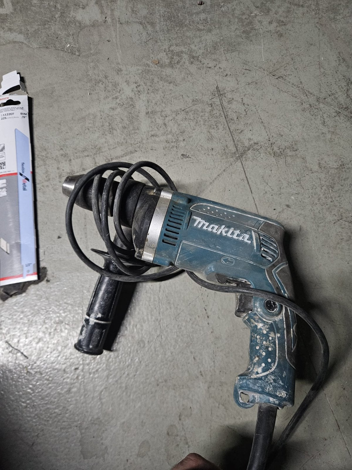 Makita HP1631 klopboormachine 710W met zijhandgreep, Ophalen, Zo goed als nieuw, Boormachine