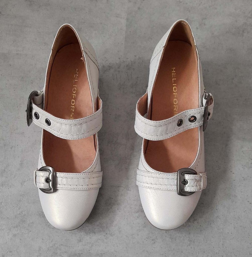 NIEUWE Helioform SCHOENEN maat 40. Ivoor glansje, Schoenen met lage hakken, Overige kleuren, Nieuw, Ophalen of Verzenden