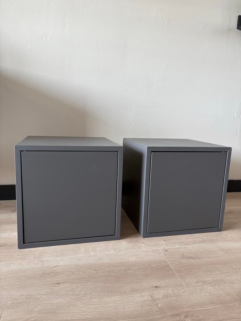 IKEA Eket Nachtkastje (zwevend) met deurtjes 35x35x35, Huis en Inrichting, Slaapkamer | Nachtkastjes, Ophalen, Minder dan 45 cm