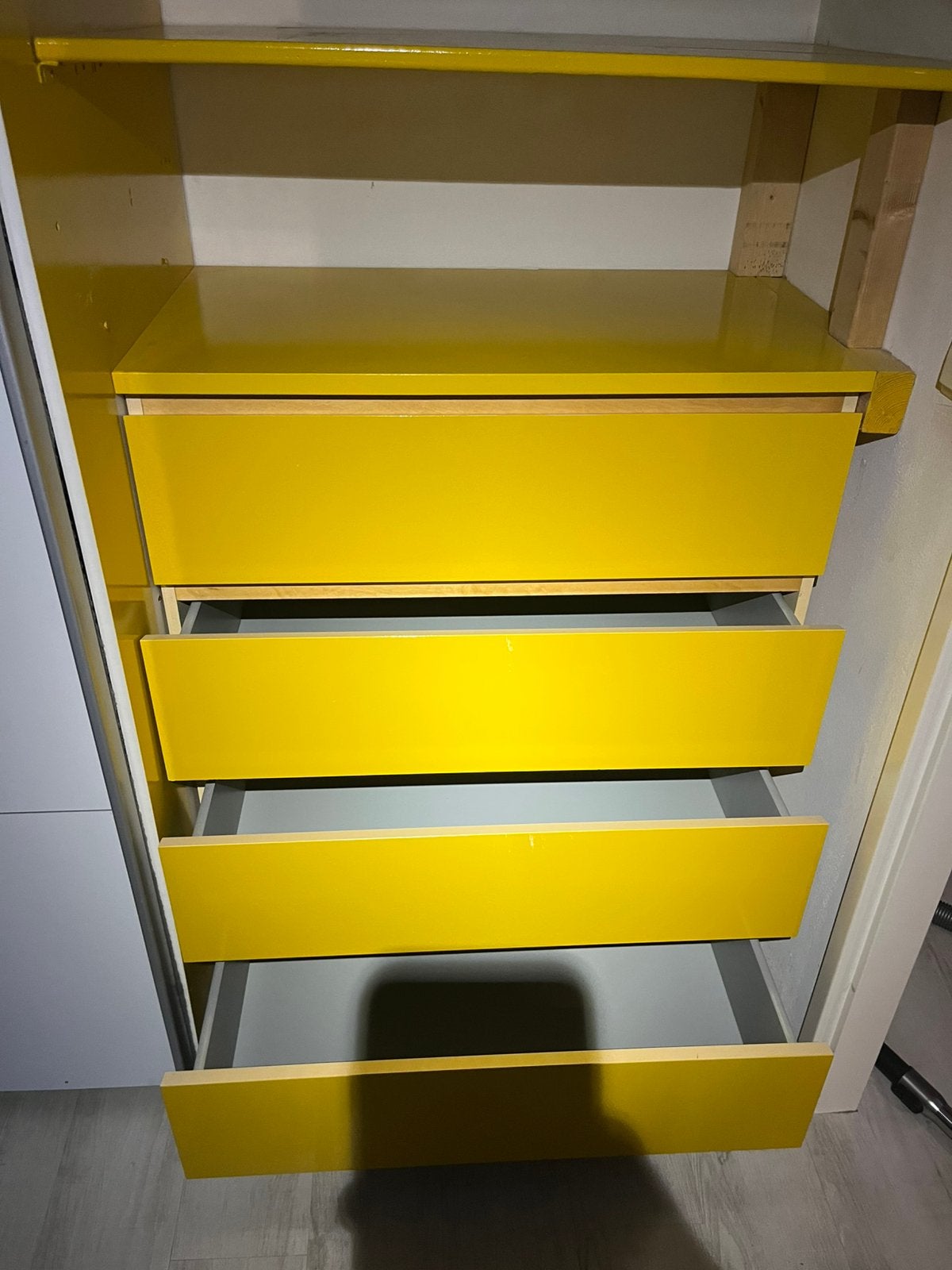 Gratis ikea ladekast geel geverft 80x48x100, Huis en Inrichting, Kasten | Ladekasten, Ophalen, 50 tot 100 cm, Zo goed als nieuw