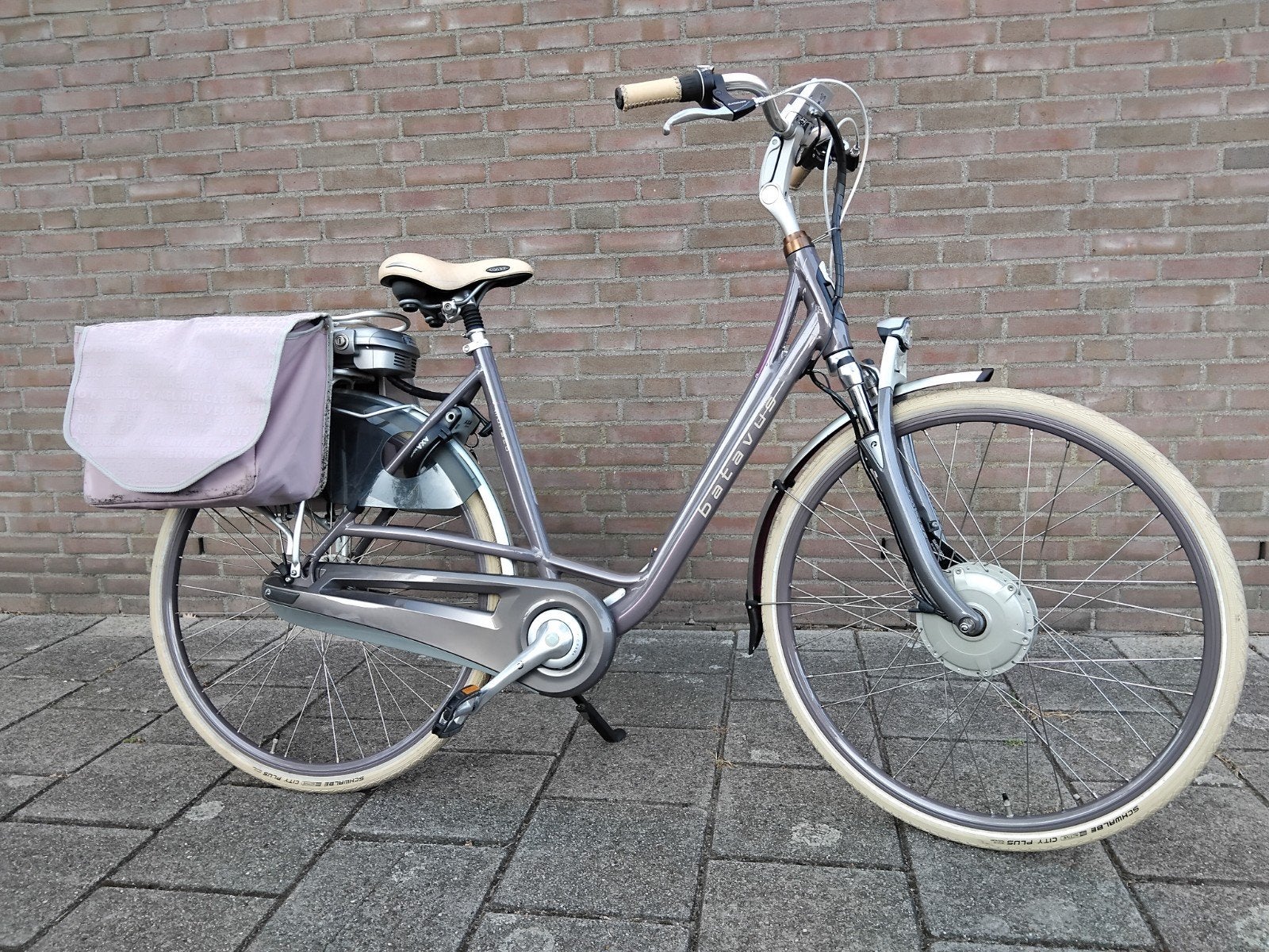 Foto 4 van Batavus Monaco E-go 7 Elektrische dames fiets