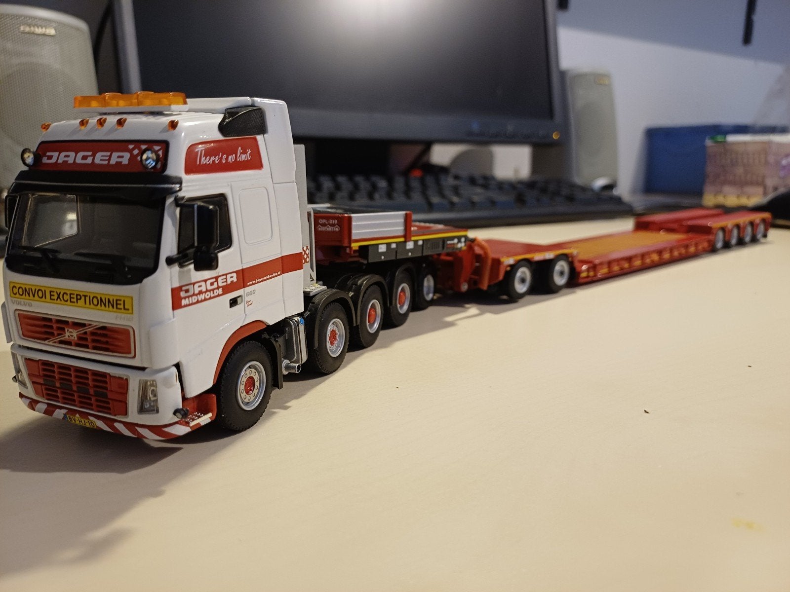 Wsi Volvo Fh Jager Midwolde incl dieplader, Ophalen of Verzenden, Zo goed als nieuw, Bus of Vrachtwagen, Wsi