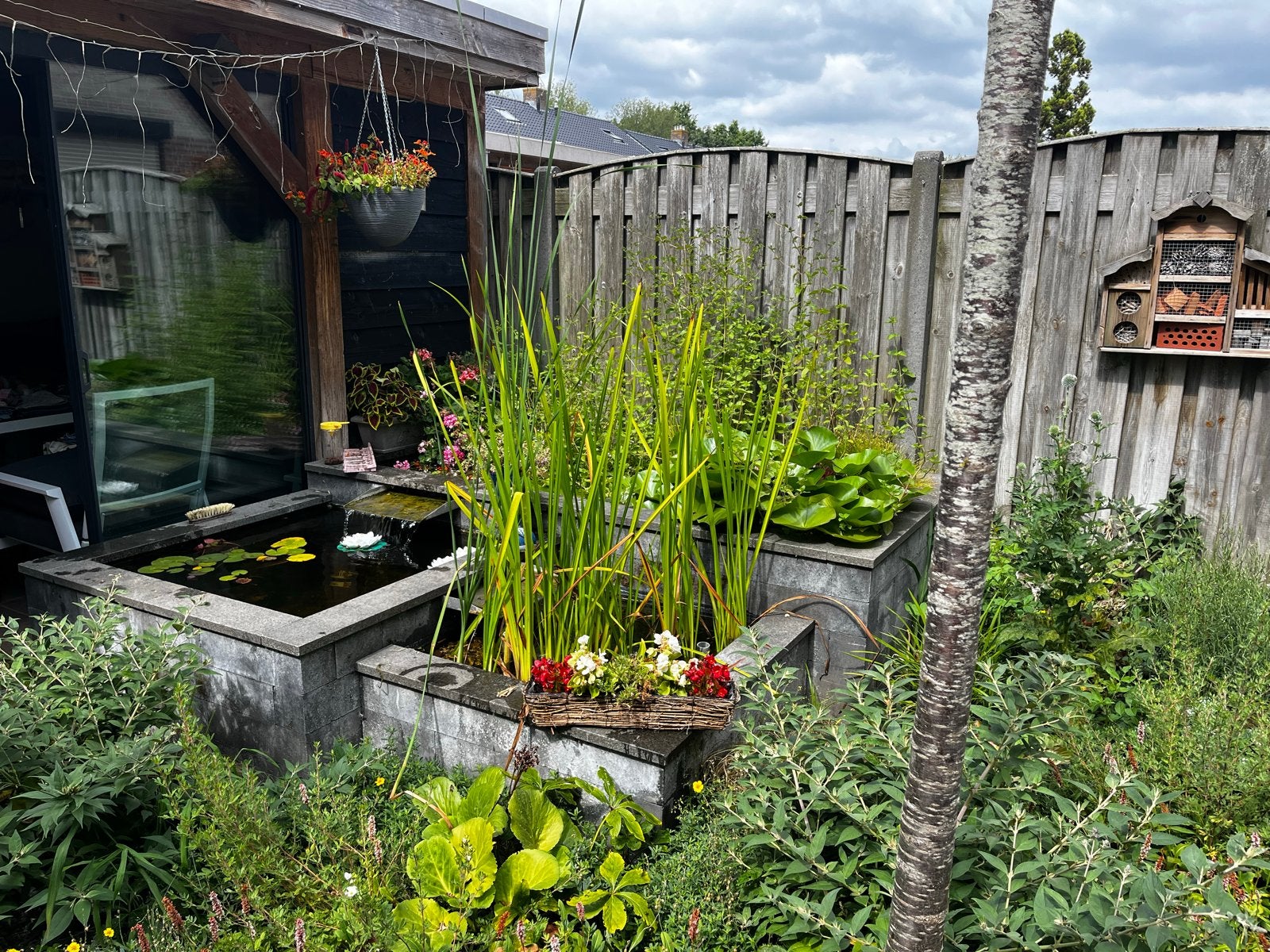 Complete vijver met randen, watervallen en beplanting, Tuin en Terras, Ophalen, Gebruikt