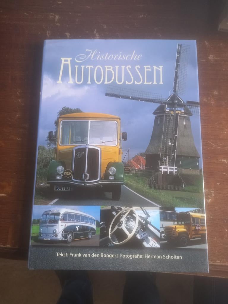 Historische Autobussen - Fotoboek vol info over oude merken, Ophalen of Verzenden, Gelezen, Algemeen, Frank van den Boogert