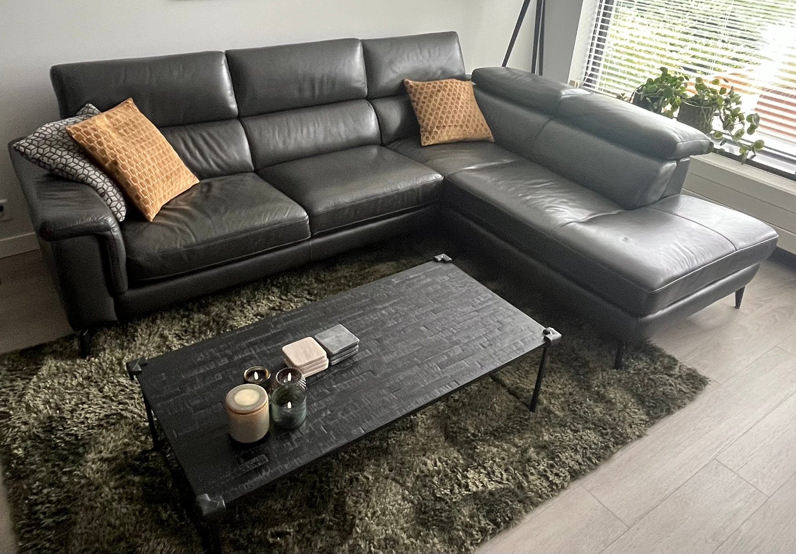 Grijs lederen bank izgst! Gaat weg ivm veranderd interieur, Ophalen, 250 tot 300 cm, Minder dan 75 cm, Hoekbank