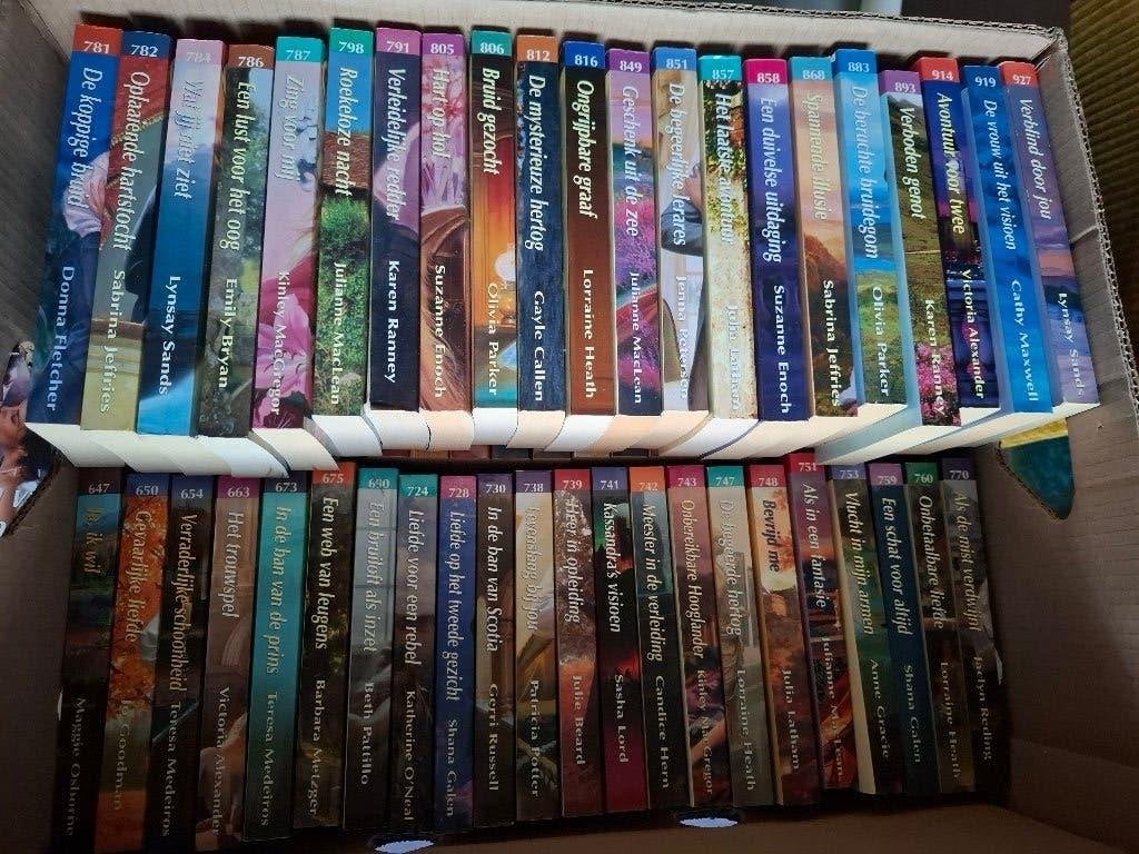 Bananendoos met ruim 65 historische romanpockets, Boeken, Ophalen, Gelezen, Diverse auteurs