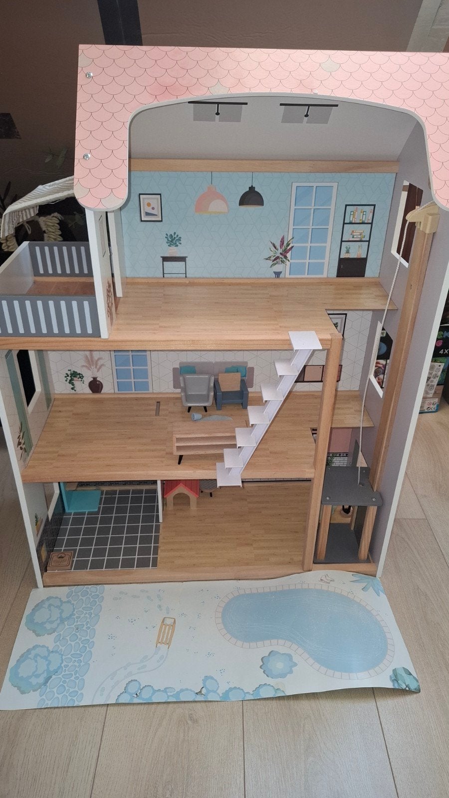 Groot houten poppenhuis met veel meubels, Kinderen en Baby's, Ophalen, Gebruikt, Poppenhuis